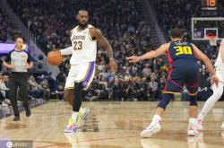 开云体育在线-库里内线恢复出色，率勇士队再次胜利