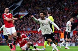 开云体育在线-英格兰曼联客场大胜，球队表现让人眼前一亮