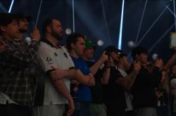 开云体育下载-LGD翻盘JDG，ShowMaker成为全场焦点淘汰赛3:2（伦敦）