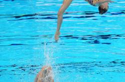 开云体育在线-新加坡代表团勇夺冠军，大放异彩