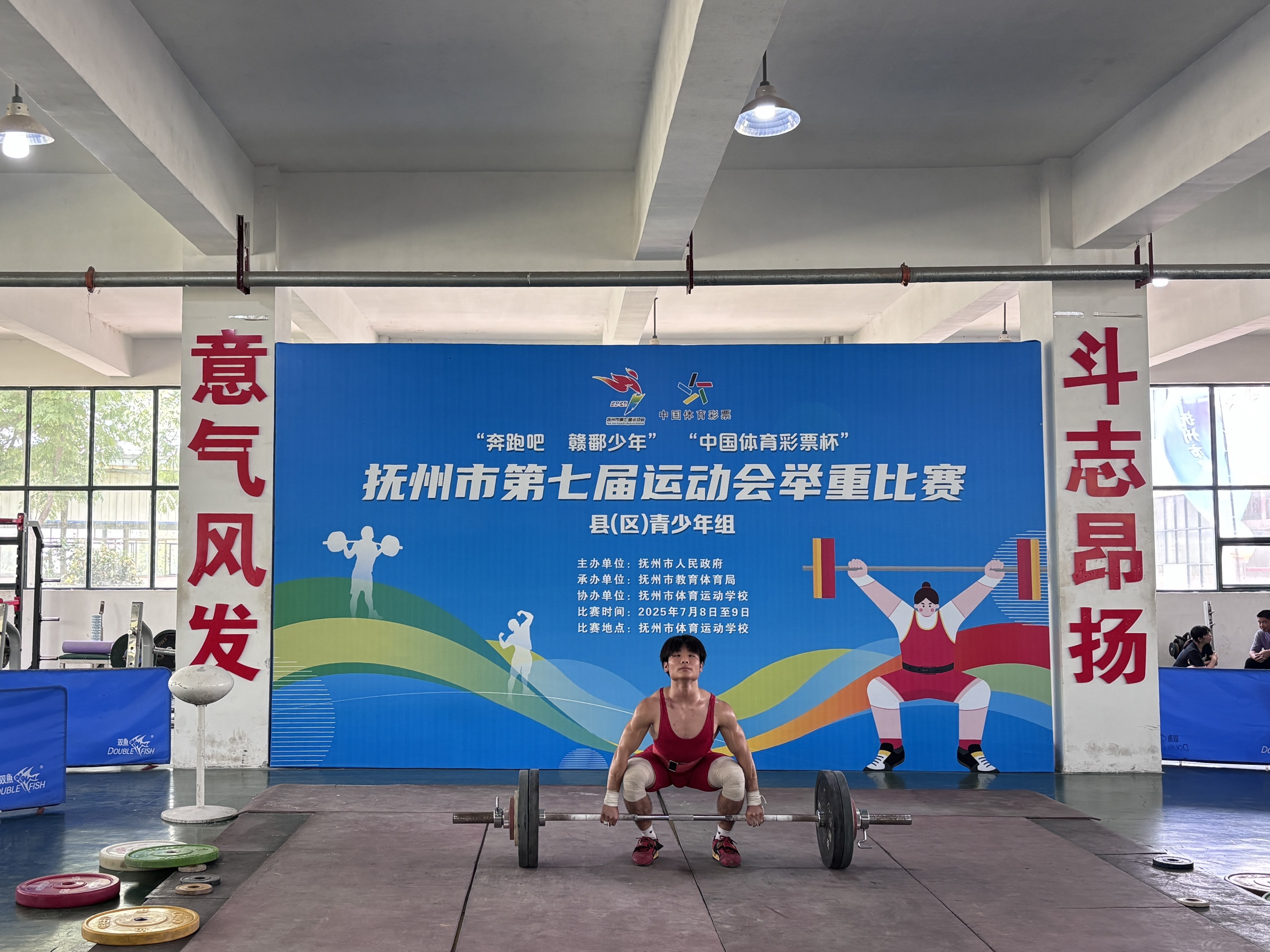 举重选手创造新纪录，引领比赛风向的简单介绍