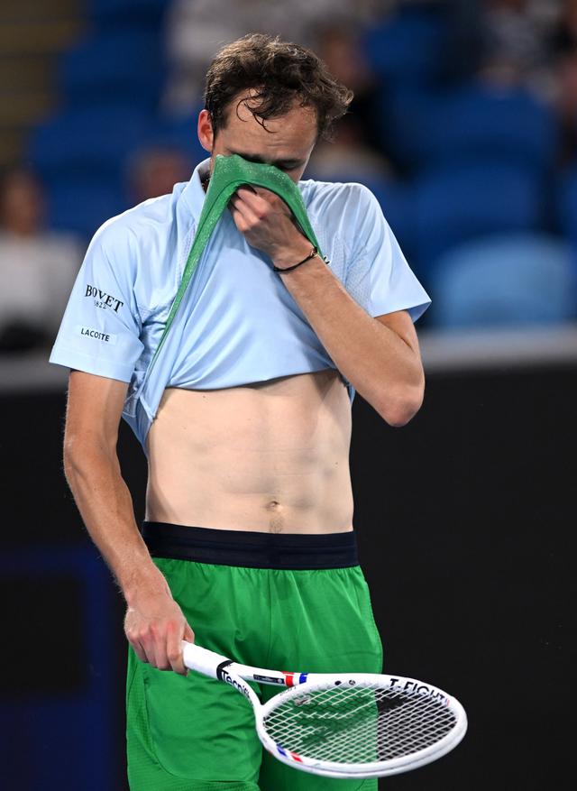 日本网球队轻取美国网球队，梅德韦杰夫爆发神勇的简单介绍