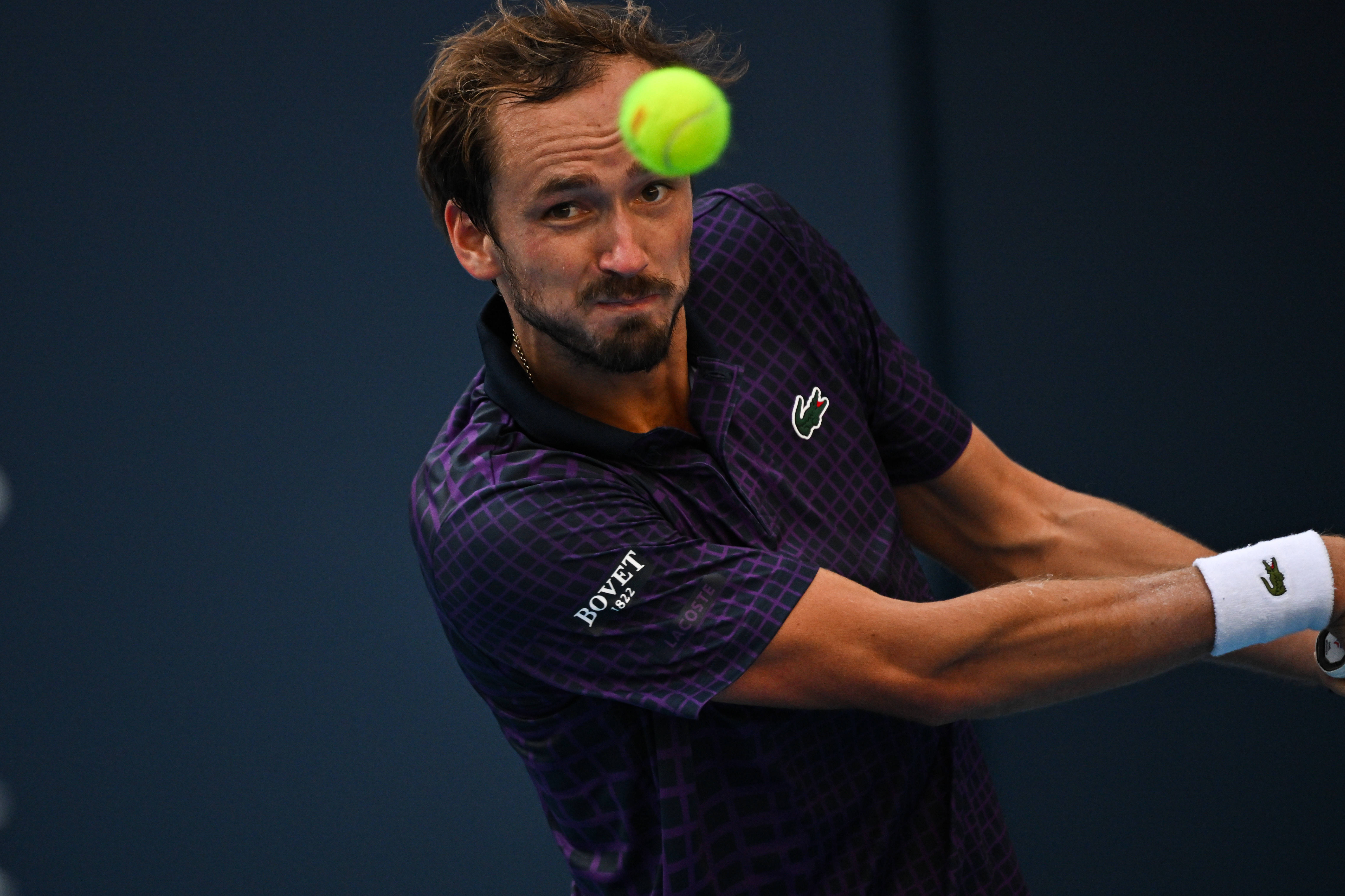 日本网球队轻取美国网球队，梅德韦杰夫爆发神勇的简单介绍