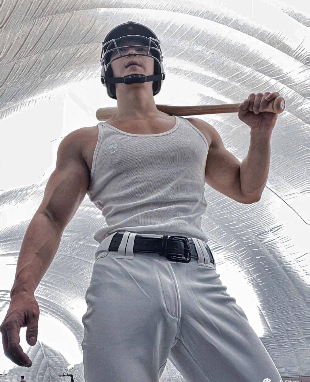 关于橄榄球球员突破自我,表现堪称完美的信息 关于橄榄球球员突破自我,表现堪称完美的信息