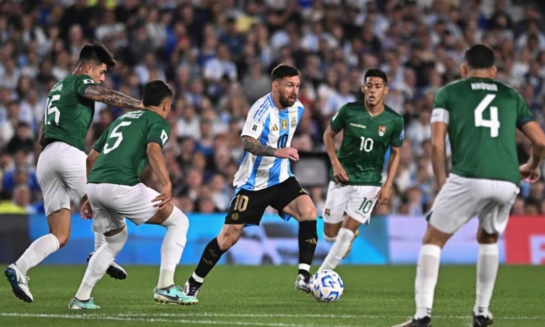 西班牙完胜那不勒斯，梅西统治全场